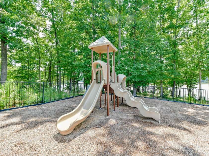 8457 Loxton Circle, Charlotte, NC 28214.  MLS# CAR4234891, YatesRealty ID 2680. 