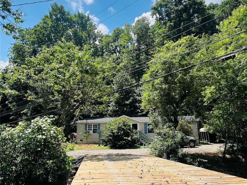 351 Swiss Loop, Burnsville, NC 28714.  MLS# CAR4277897, YatesRealty ID 26800. 