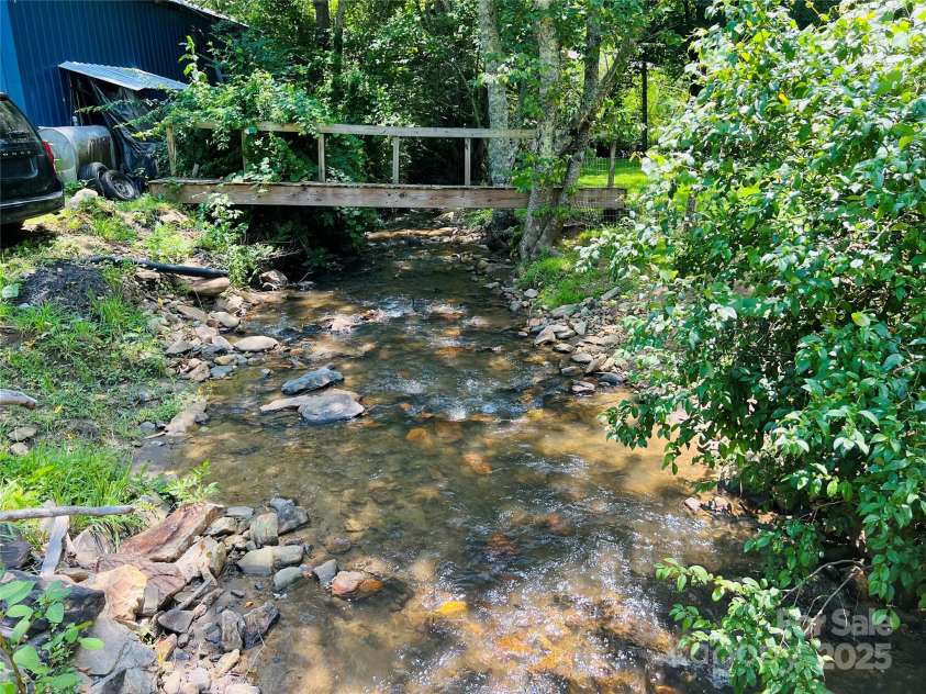 351 Swiss Loop, Burnsville, NC 28714.  MLS# CAR4277897, YatesRealty ID 26800. 