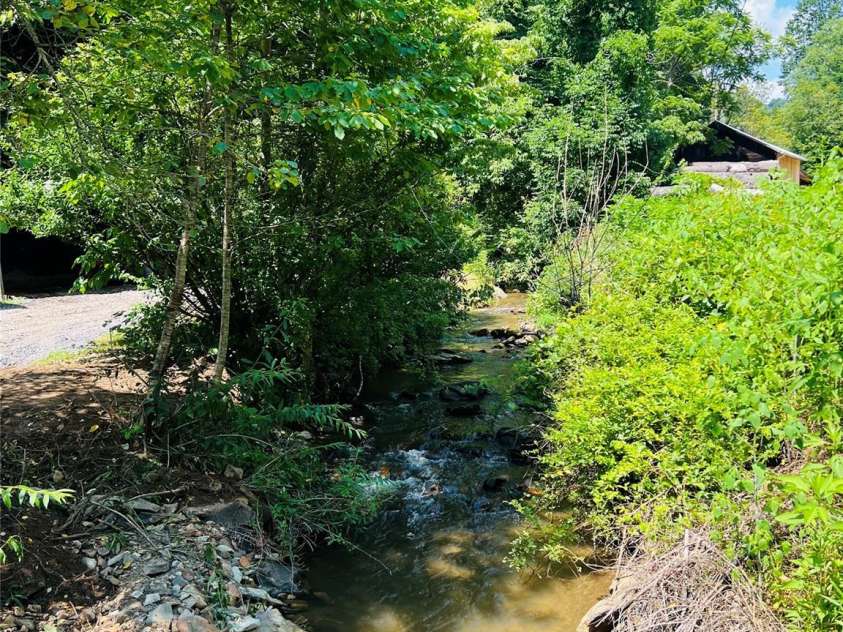 351 Swiss Loop, Burnsville, NC 28714.  MLS# CAR4277897, YatesRealty ID 26800. 