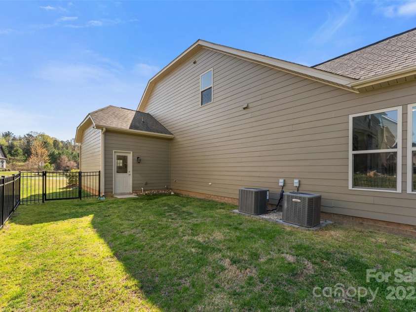 11037 Thornbeck Lane, Midland, NC 28107.  MLS# CAR4238728, YatesRealty ID 26802. 