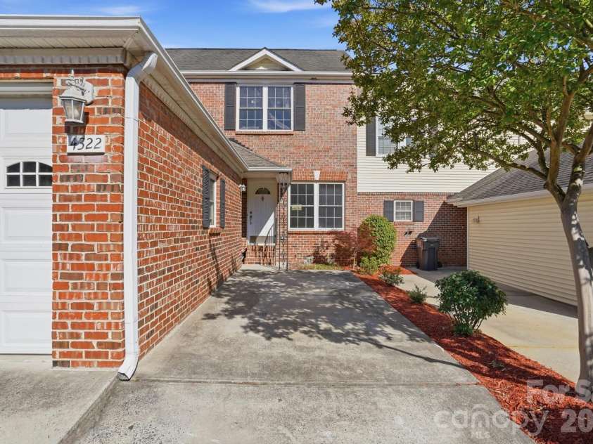 4322 Laurel Hill Lane, Charlotte, NC 28217.  MLS# CAR4384295, YatesRealty ID 26802. 