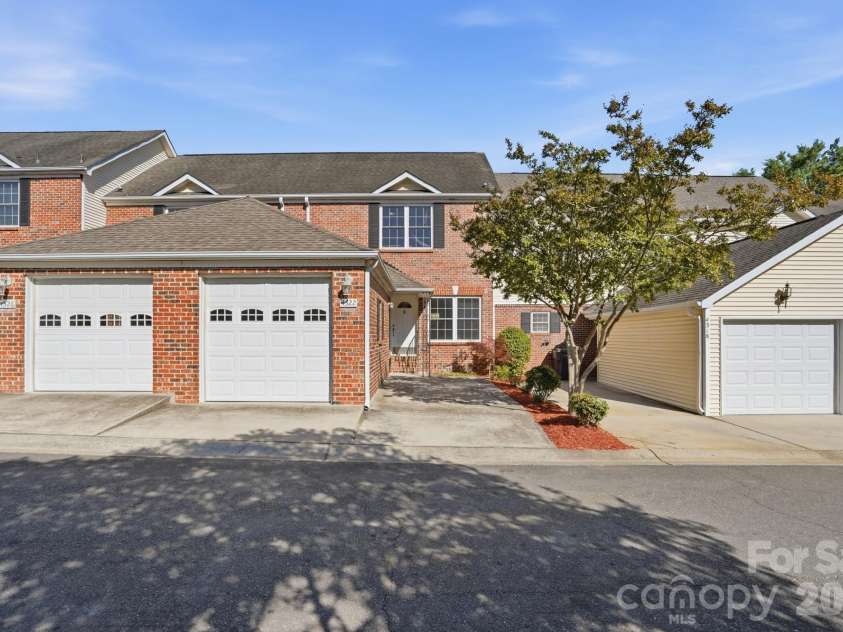 4322 Laurel Hill Lane, Charlotte, NC 28217.  MLS# CAR4384295, YatesRealty ID 26802. 