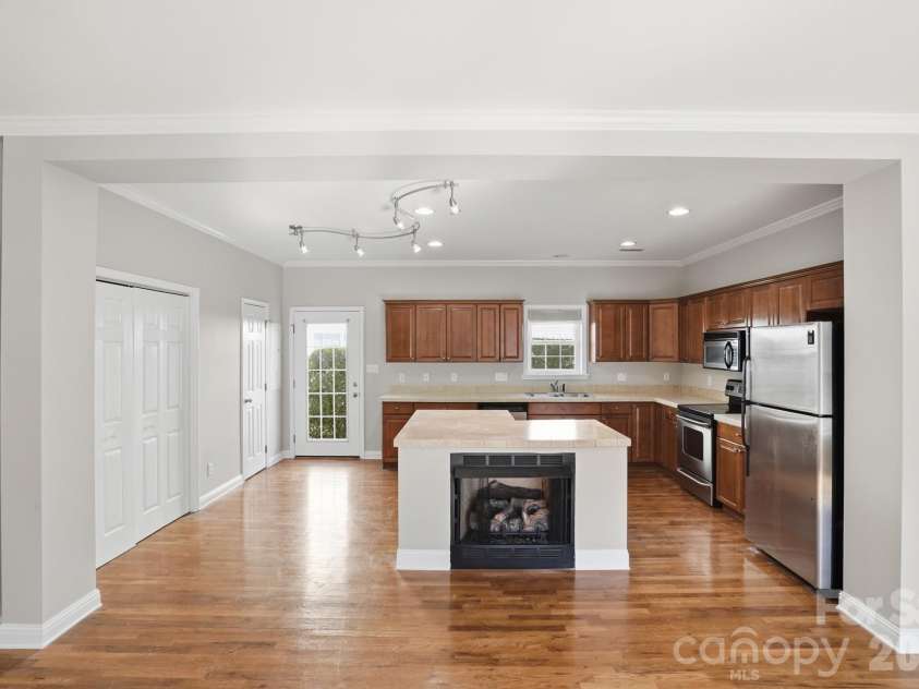 4322 Laurel Hill Lane, Charlotte, NC 28217.  MLS# CAR4384295, YatesRealty ID 26802. 