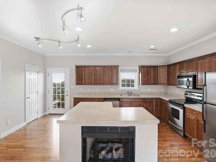 4322 Laurel Hill Lane, Charlotte, NC 28217.  MLS# CAR4384295, YatesRealty ID 26802. 