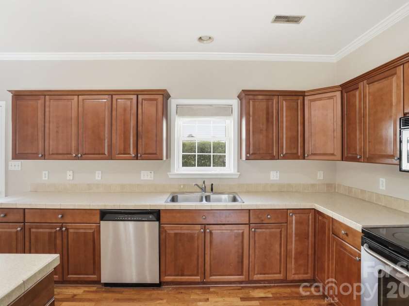 4322 Laurel Hill Lane, Charlotte, NC 28217.  MLS# CAR4384295, YatesRealty ID 26802. 