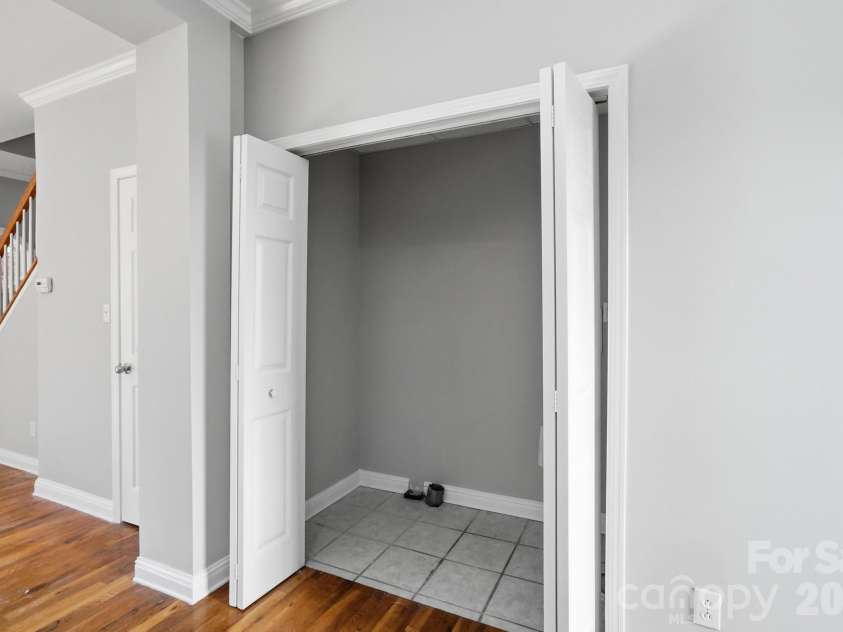 4322 Laurel Hill Lane, Charlotte, NC 28217.  MLS# CAR4384295, YatesRealty ID 26802. 