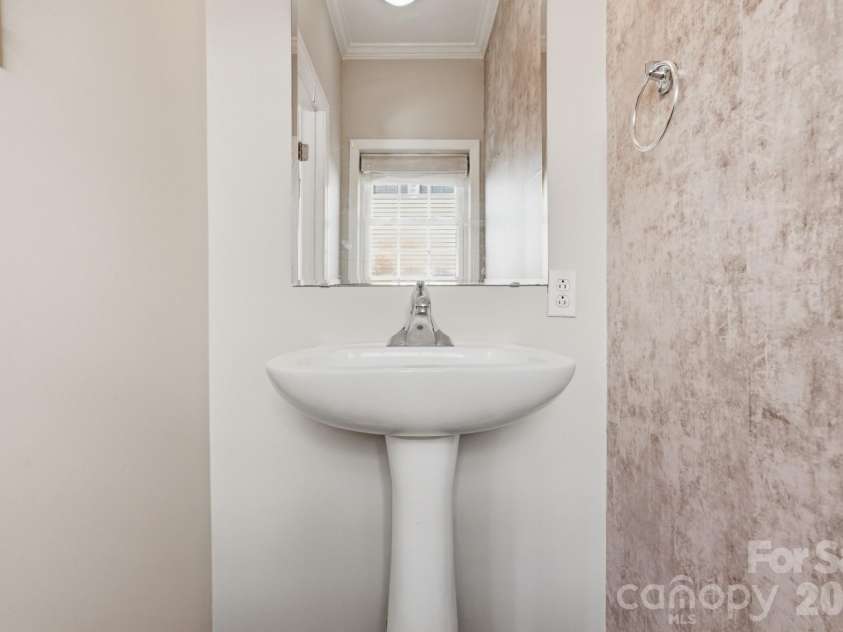 4322 Laurel Hill Lane, Charlotte, NC 28217.  MLS# CAR4384295, YatesRealty ID 26802. 