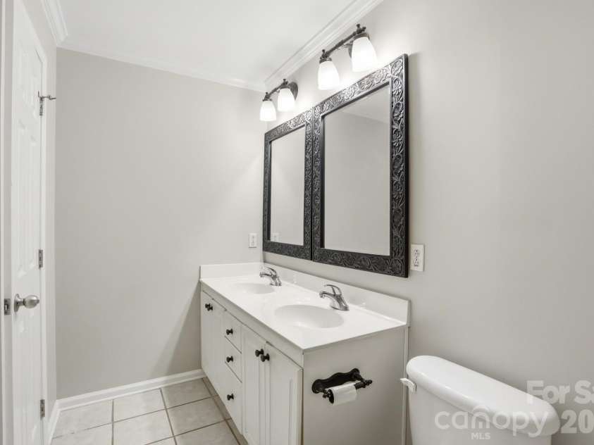 4322 Laurel Hill Lane, Charlotte, NC 28217.  MLS# CAR4384295, YatesRealty ID 26802. 