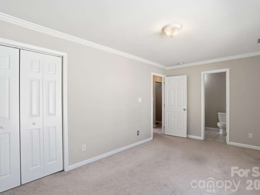 4322 Laurel Hill Lane, Charlotte, NC 28217.  MLS# CAR4384295, YatesRealty ID 26802. 