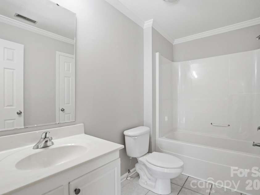 4322 Laurel Hill Lane, Charlotte, NC 28217.  MLS# CAR4384295, YatesRealty ID 26802. 