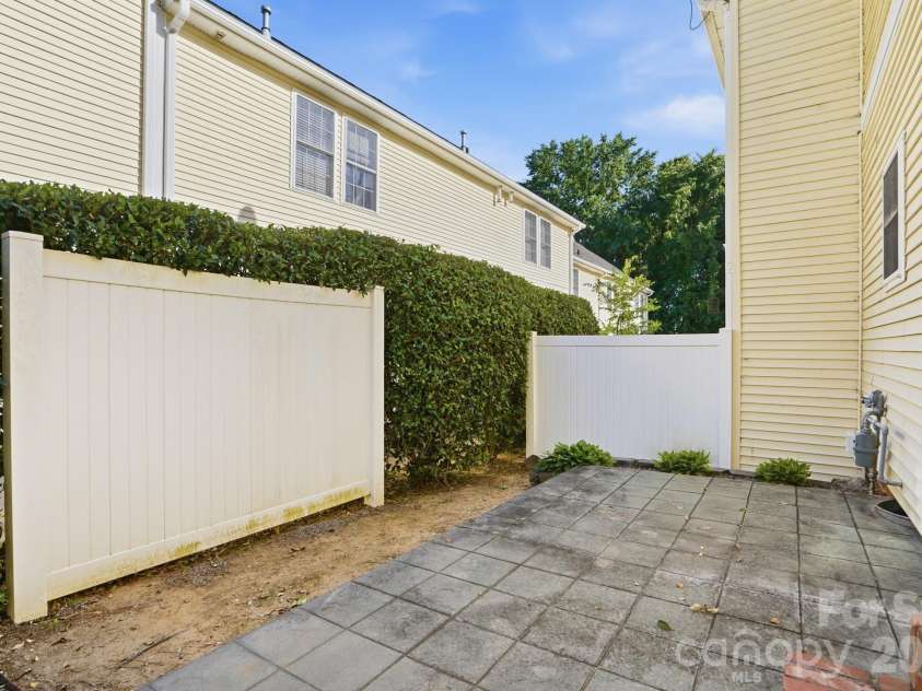 4322 Laurel Hill Lane, Charlotte, NC 28217.  MLS# CAR4384295, YatesRealty ID 26802. 