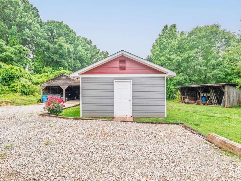 213 Nixon Road, Belmont, NC 28012.  MLS# CAR4384522, YatesRealty ID 26803. 
