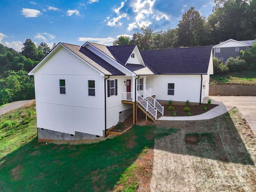 220 Pine Ridge Road, Mars Hill, NC 28754.  MLS# CAR4258648, YatesRealty ID 26803. 