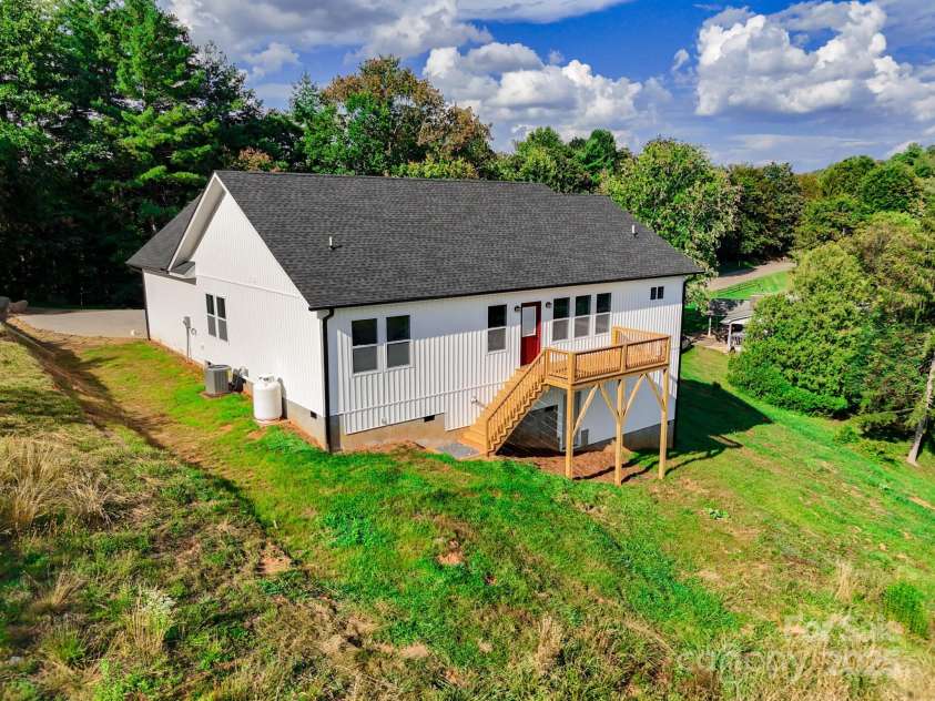 220 Pine Ridge Road, Mars Hill, NC 28754.  MLS# CAR4258648, YatesRealty ID 26803. 