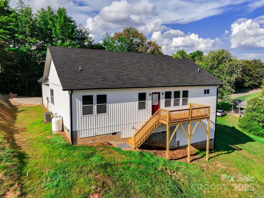 220 Pine Ridge Road, Mars Hill, NC 28754.  MLS# CAR4258648, YatesRealty ID 26803. 