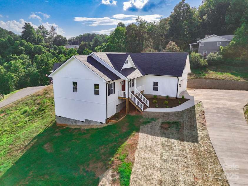 220 Pine Ridge Road, Mars Hill, NC 28754.  MLS# CAR4258648, YatesRealty ID 26803. 