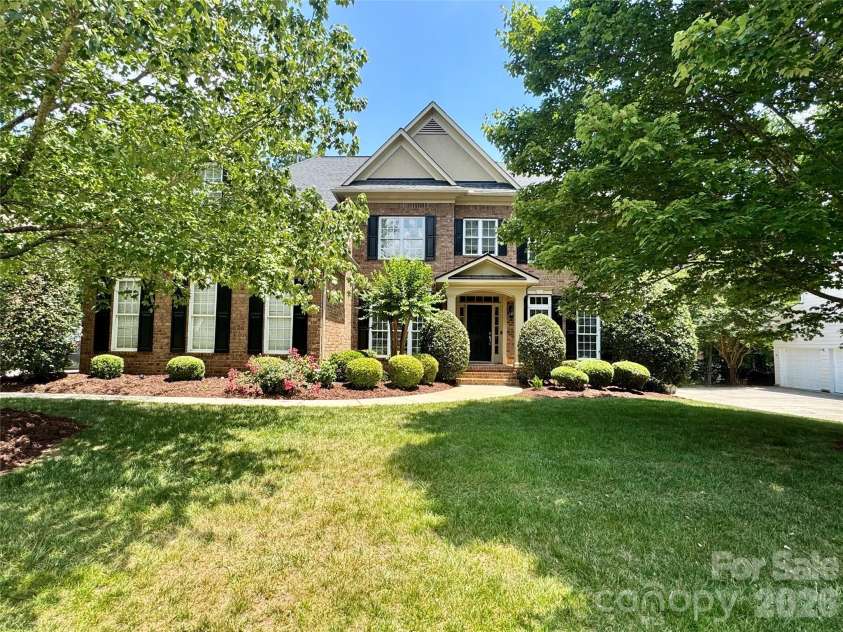 3432 Delamere Drive, Matthews, NC 28104.  MLS# CAR4385005, YatesRealty ID 26804. 