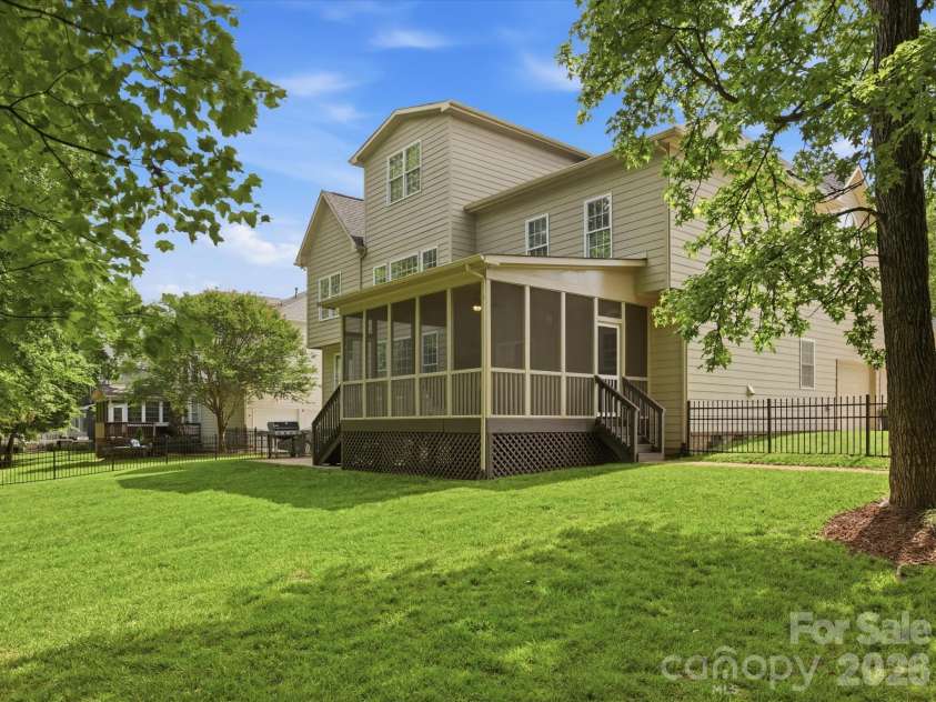 3432 Delamere Drive, Matthews, NC 28104.  MLS# CAR4385005, YatesRealty ID 26804. 