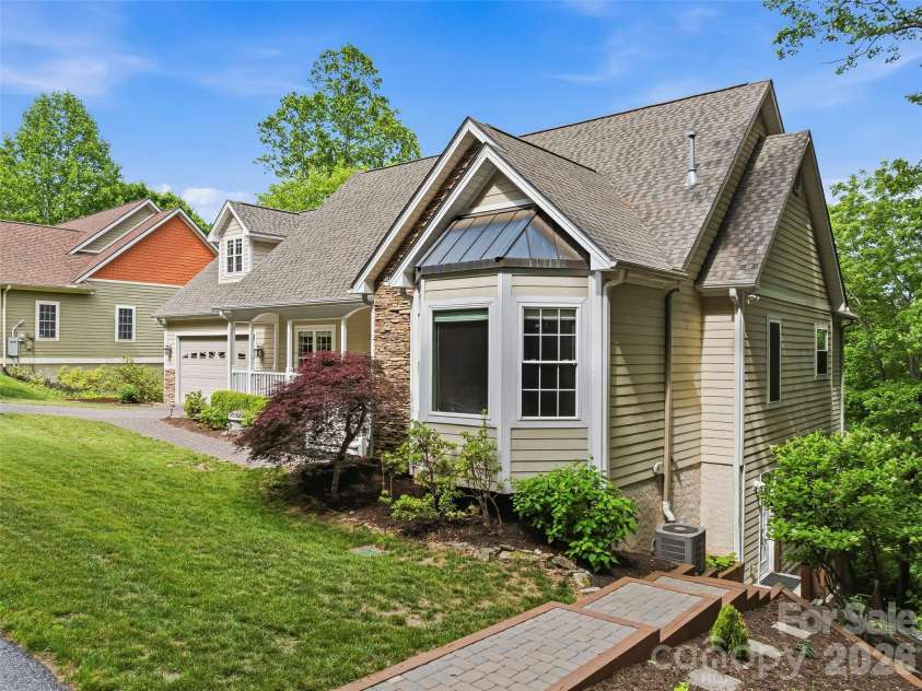 115 Flameleaf Lane, Laurel Park, NC 28739.  MLS# CAR4385424, YatesRealty ID 26805. 