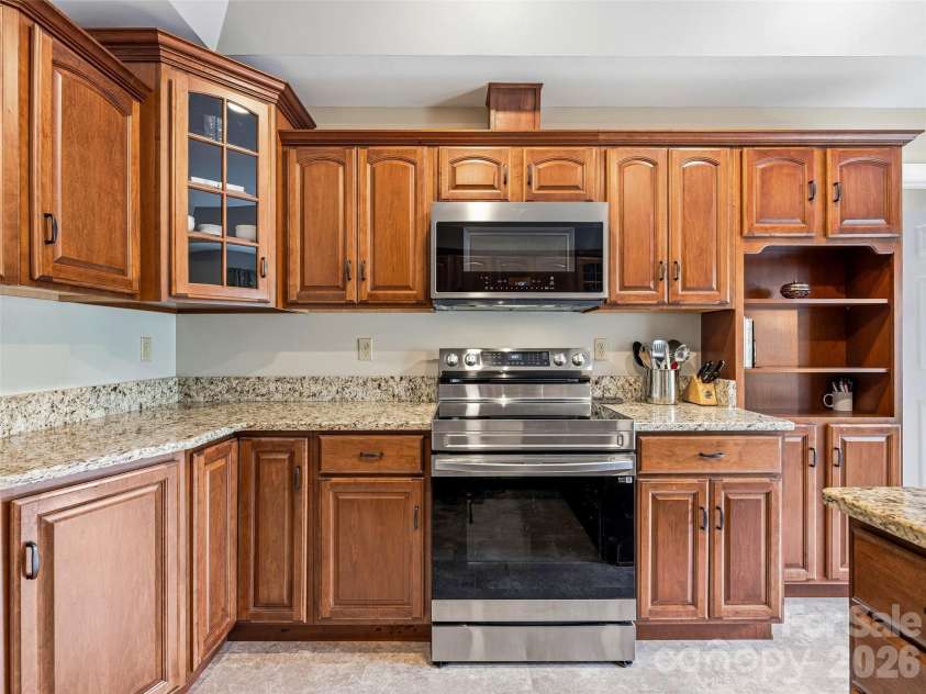 115 Flameleaf Lane, Laurel Park, NC 28739.  MLS# CAR4385424, YatesRealty ID 26805. 