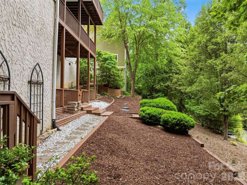 115 Flameleaf Lane, Laurel Park, NC 28739.  MLS# CAR4385424, YatesRealty ID 26805. 