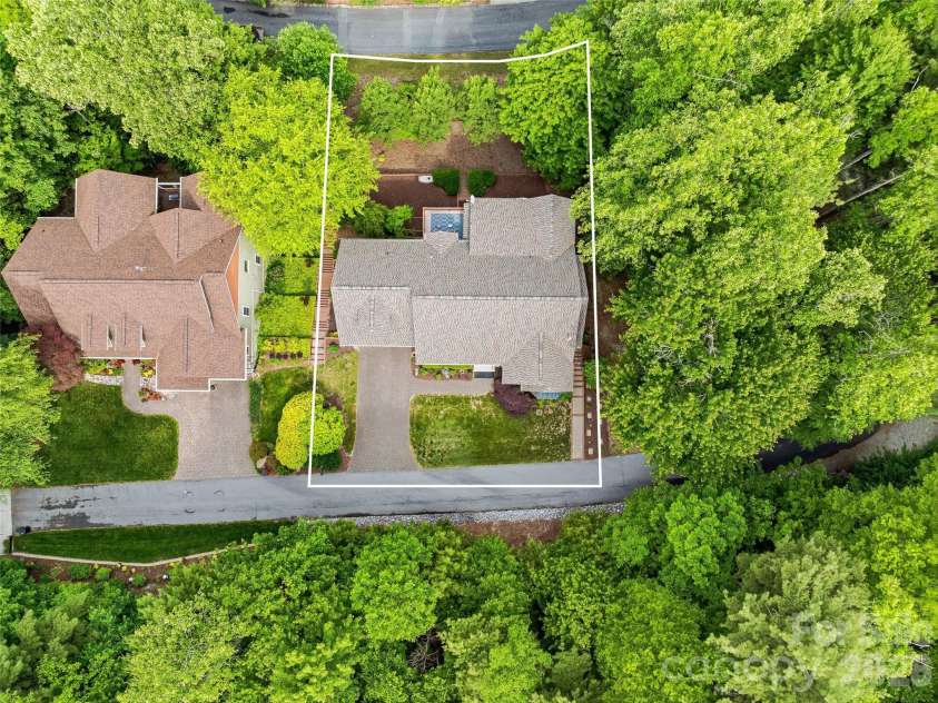 115 Flameleaf Lane, Laurel Park, NC 28739.  MLS# CAR4385424, YatesRealty ID 26805. 
