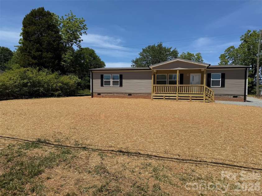 3932 Sunset Boulevard, Shelby, NC 28152.  MLS# CAR4379902, YatesRealty ID 26806. 