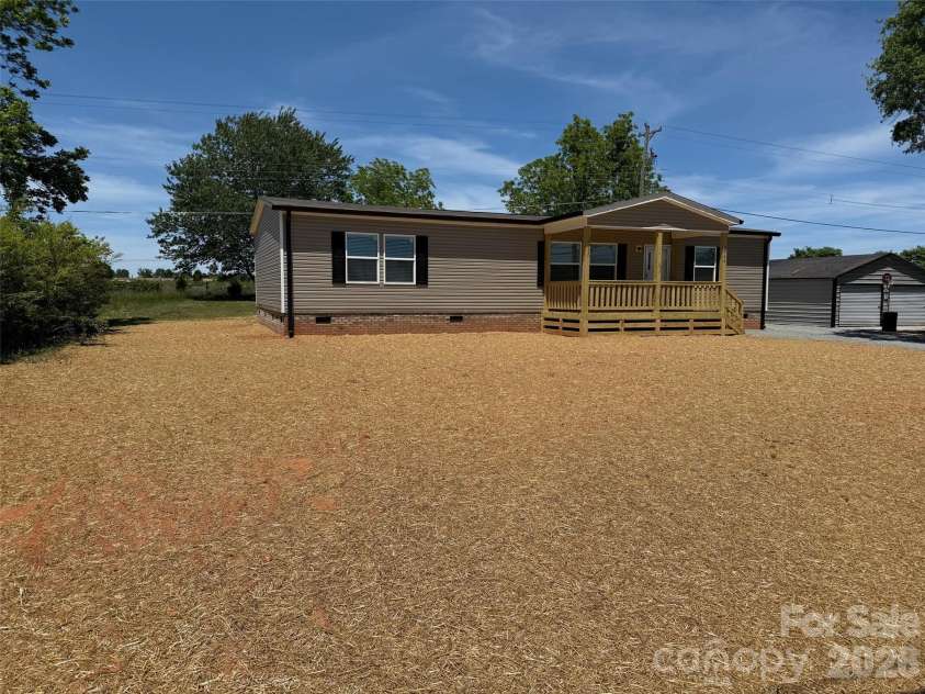 3932 Sunset Boulevard, Shelby, NC 28152.  MLS# CAR4379902, YatesRealty ID 26806. 