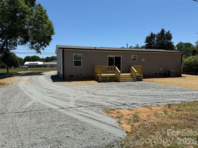 3932 Sunset Boulevard, Shelby, NC 28152.  MLS# CAR4379902, YatesRealty ID 26806. 