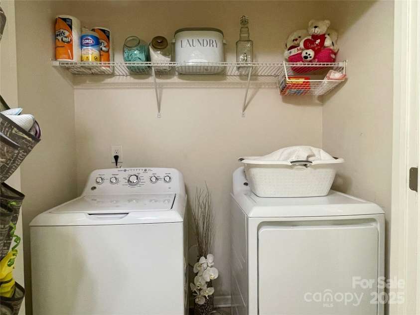 9608 Brackenview Court, Charlotte, NC 28214.  MLS# CAR4272787, YatesRealty ID 26807. 