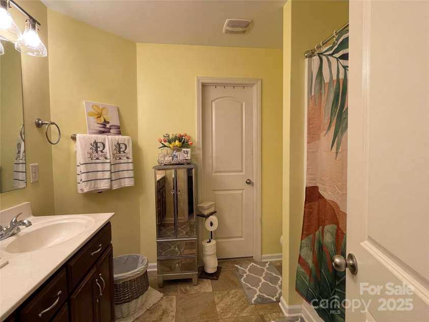 9608 Brackenview Court, Charlotte, NC 28214.  MLS# CAR4272787, YatesRealty ID 26807. 