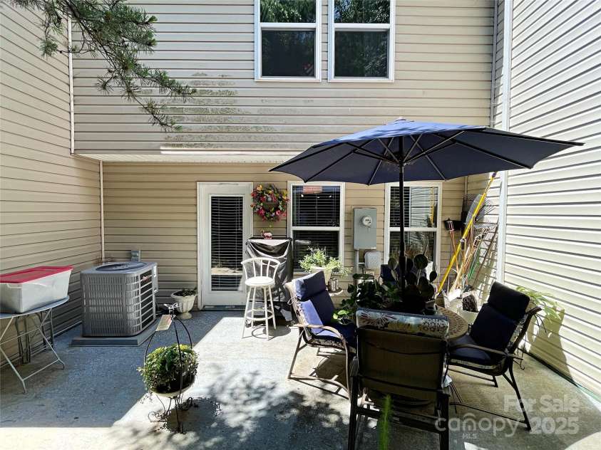 9608 Brackenview Court, Charlotte, NC 28214.  MLS# CAR4272787, YatesRealty ID 26807. 
