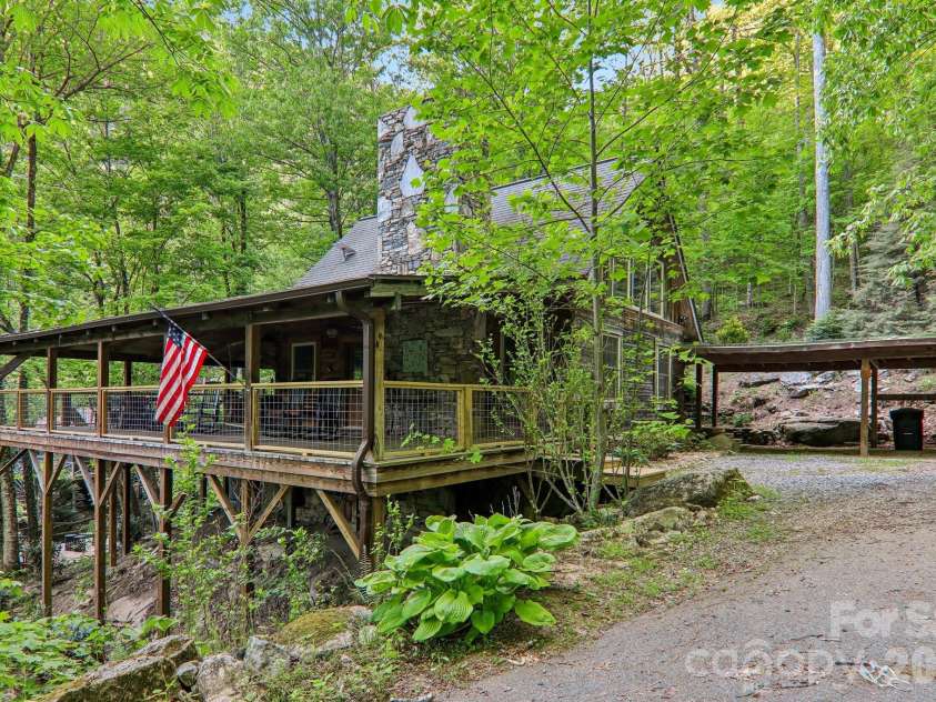 47 Lo Cove, Maggie Valley, NC 28751.  MLS# CAR4374472, YatesRealty ID 26808. 