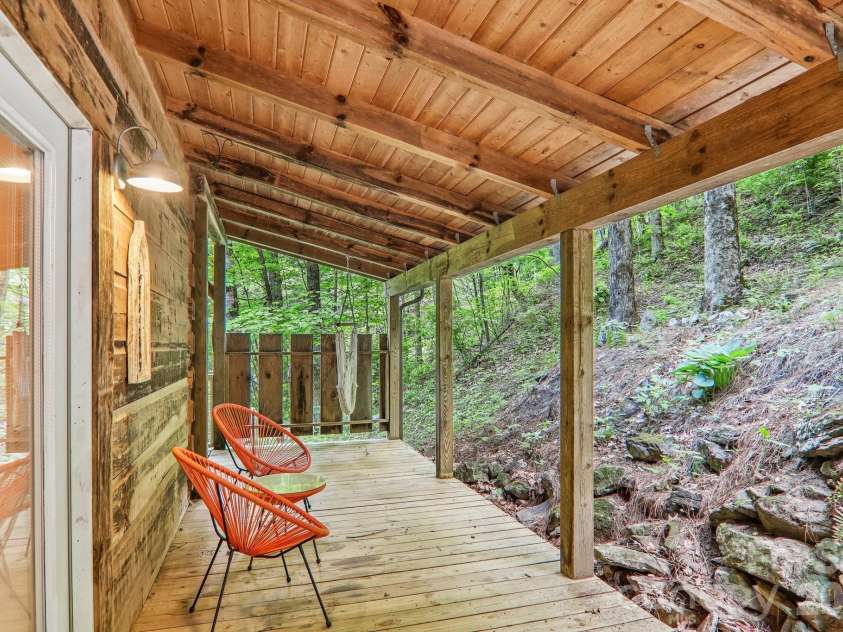 47 Lo Cove, Maggie Valley, NC 28751.  MLS# CAR4374472, YatesRealty ID 26808. 