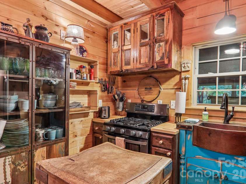 47 Lo Cove, Maggie Valley, NC 28751.  MLS# CAR4374472, YatesRealty ID 26808. 
