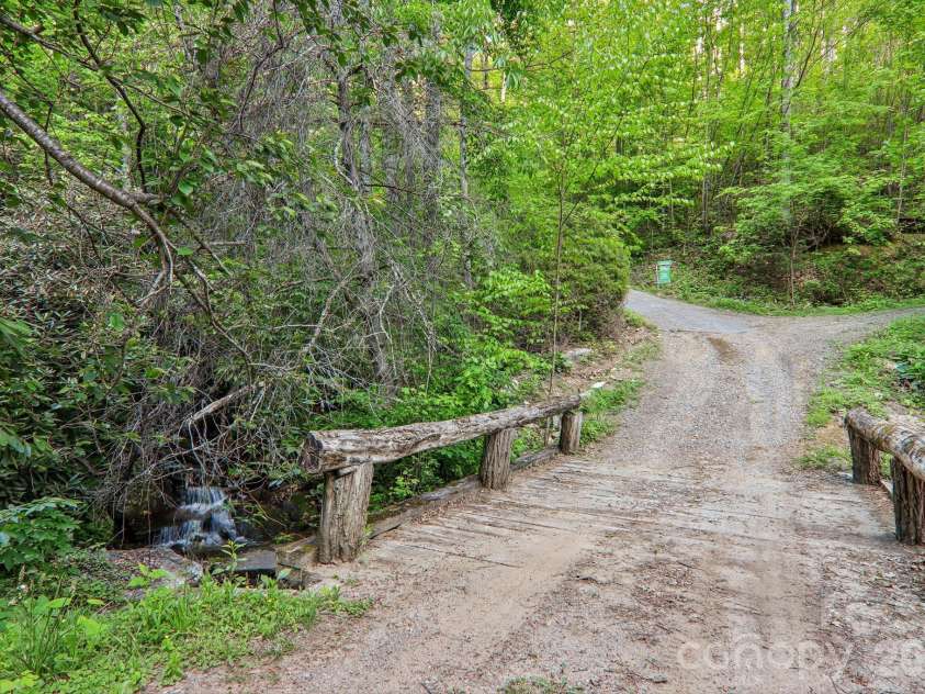 47 Lo Cove, Maggie Valley, NC 28751.  MLS# CAR4374472, YatesRealty ID 26808. 