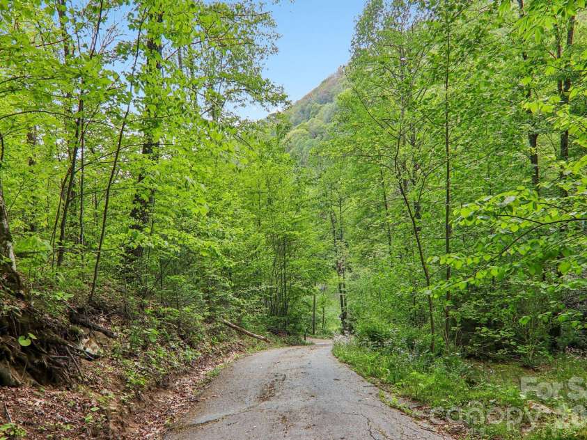 47 Lo Cove, Maggie Valley, NC 28751.  MLS# CAR4374472, YatesRealty ID 26808. 