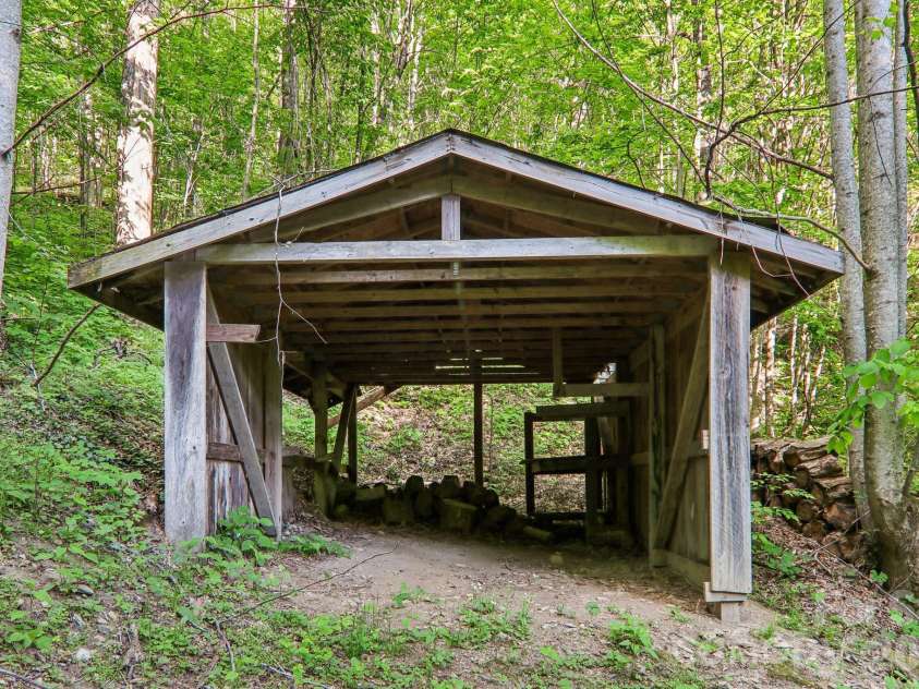 47 Lo Cove, Maggie Valley, NC 28751.  MLS# CAR4374472, YatesRealty ID 26808. 