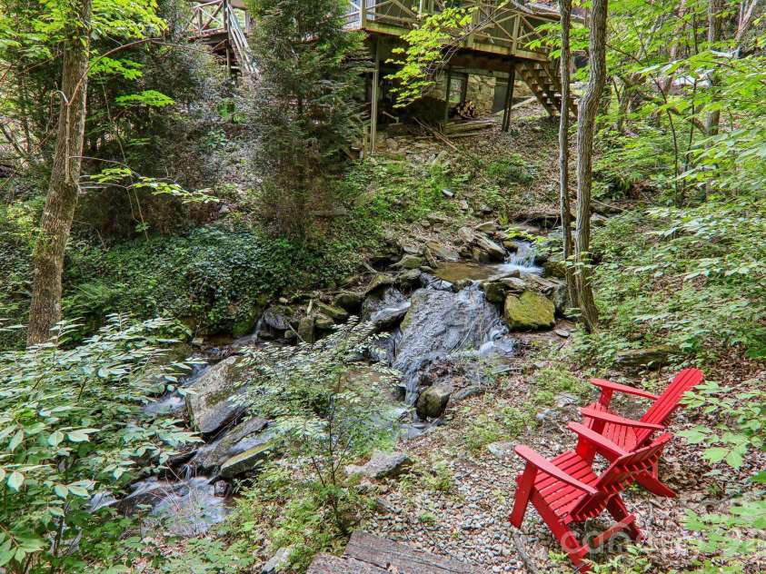 47 Lo Cove, Maggie Valley, NC 28751.  MLS# CAR4374472, YatesRealty ID 26808. 
