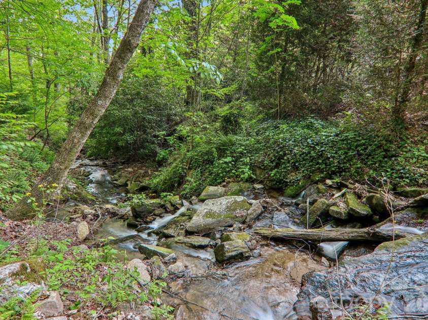 47 Lo Cove, Maggie Valley, NC 28751.  MLS# CAR4374472, YatesRealty ID 26808. 