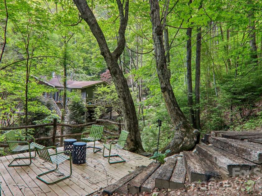 47 Lo Cove, Maggie Valley, NC 28751.  MLS# CAR4374472, YatesRealty ID 26808. 