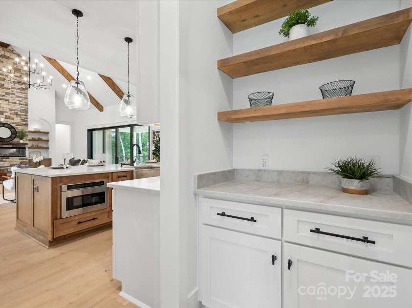 950 Nauvasse Trail, Fort Mill, SC 29715.  MLS# CAR4280299, YatesRealty ID 26808. Coffee Bar