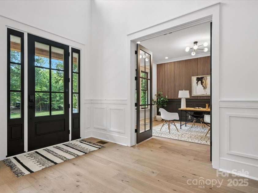950 Nauvasse Trail, Fort Mill, SC 29715.  MLS# CAR4280299, YatesRealty ID 26808. Foyer