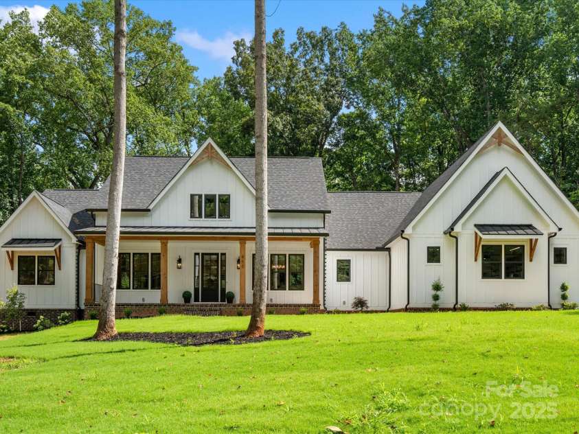 950 Nauvasse Trail, Fort Mill, SC 29715.  MLS# CAR4280299, YatesRealty ID 26808. Front of Home