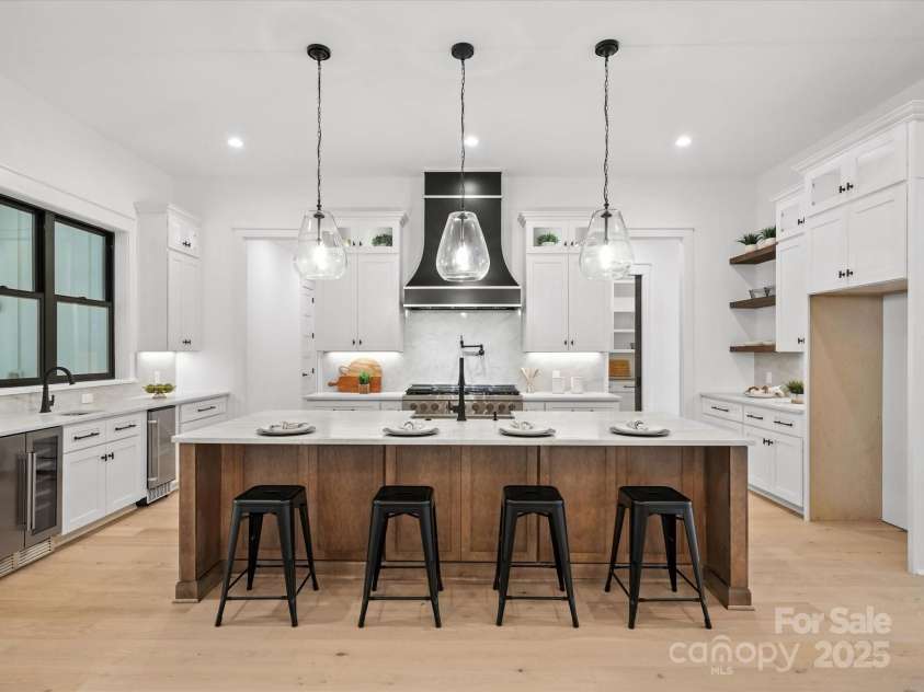 950 Nauvasse Trail, Fort Mill, SC 29715.  MLS# CAR4280299, YatesRealty ID 26808. Kitchen