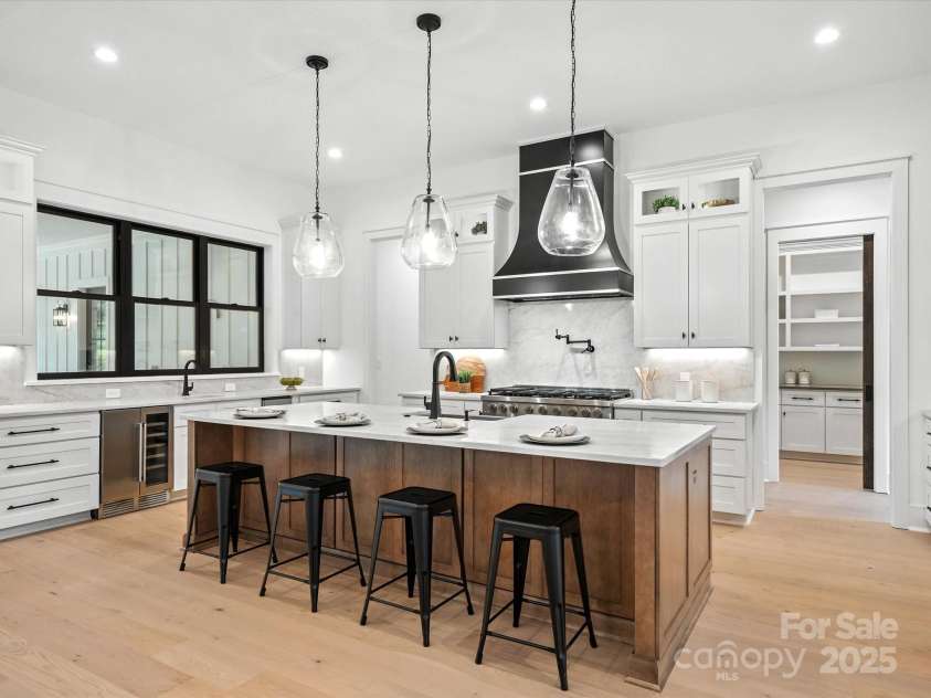 950 Nauvasse Trail, Fort Mill, SC 29715.  MLS# CAR4280299, YatesRealty ID 26808. Kitchen