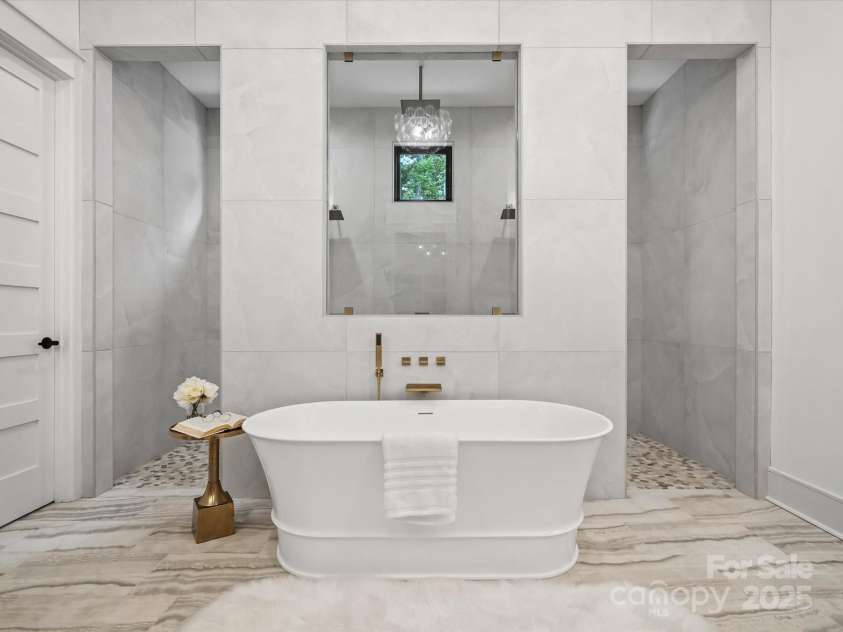 950 Nauvasse Trail, Fort Mill, SC 29715.  MLS# CAR4280299, YatesRealty ID 26808. Primary Bath