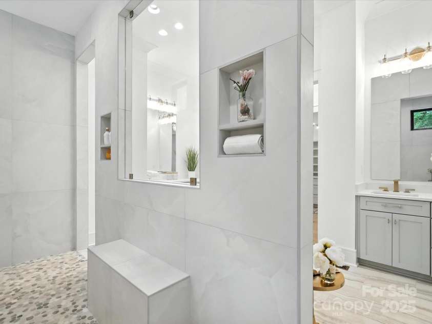 950 Nauvasse Trail, Fort Mill, SC 29715.  MLS# CAR4280299, YatesRealty ID 26808. Primary Bath