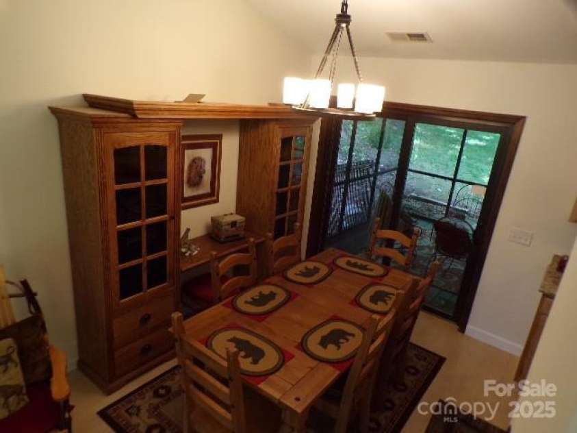 140 Beechwood Circle, Laurel Park, NC 28739.  MLS# CAR4281220, YatesRealty ID 26809. Dining area